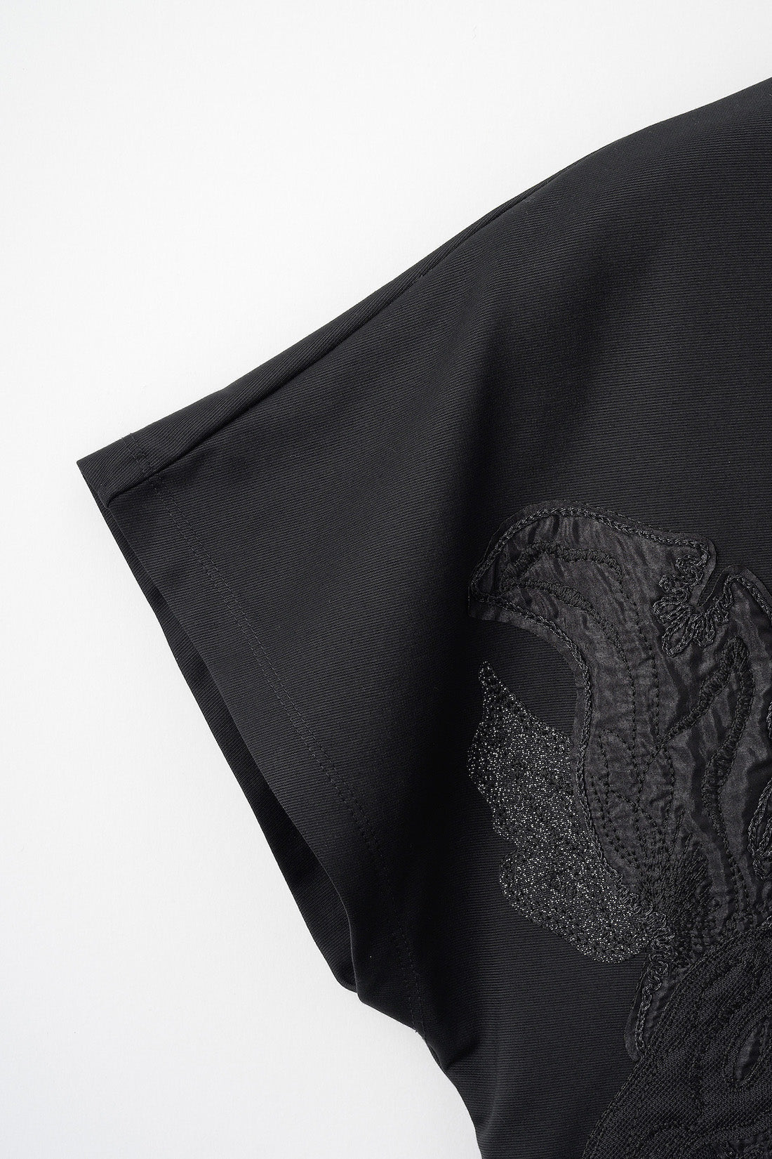 Flutter patchwork embroidered tops (Black)