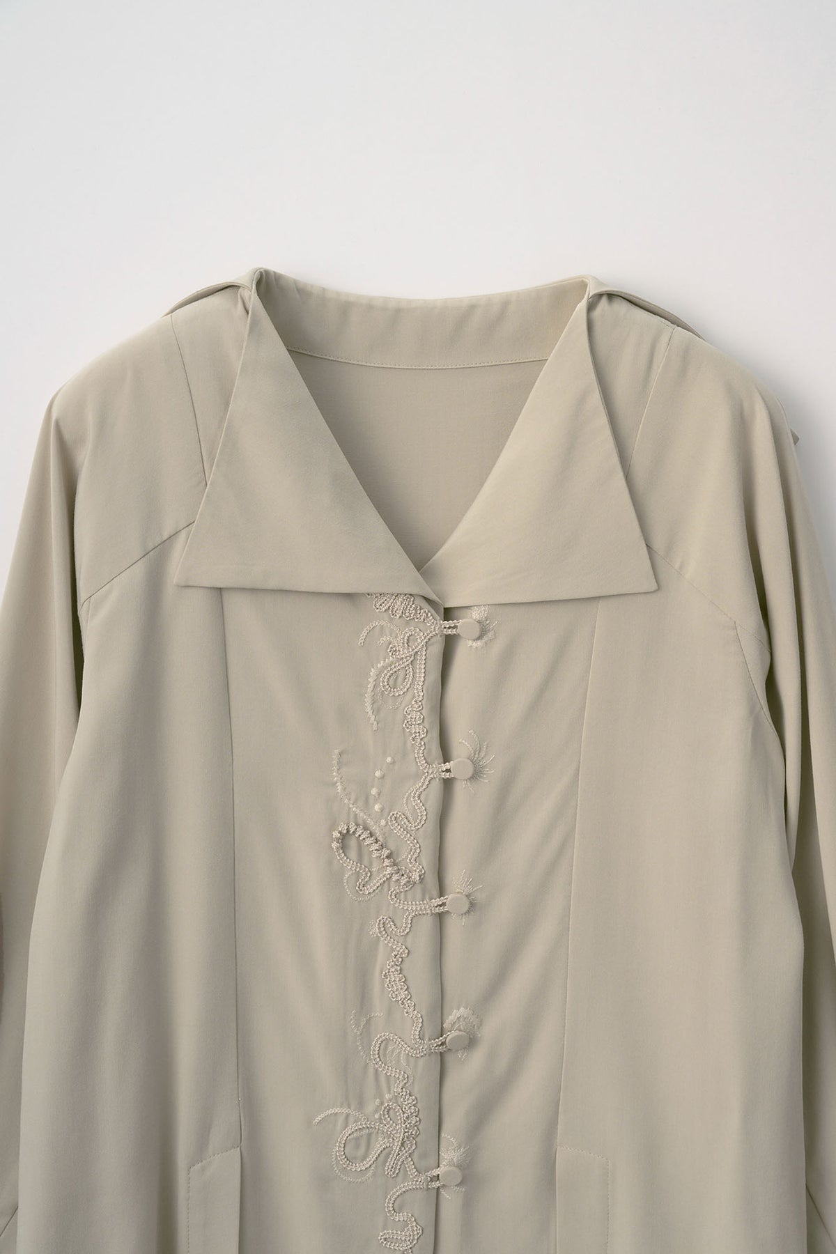 Quiet embroidered shirt (Sand beige)