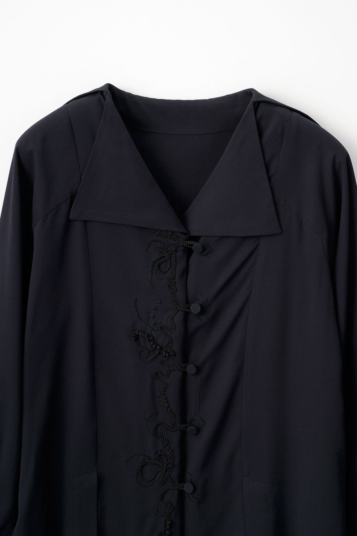 Quiet embroidered shirt (Navy)