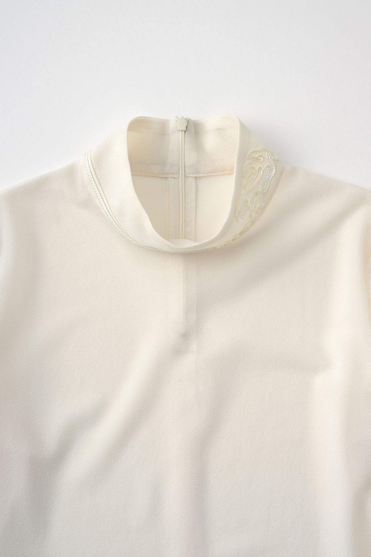 Scenery embroidery sheer tops (Ivory)