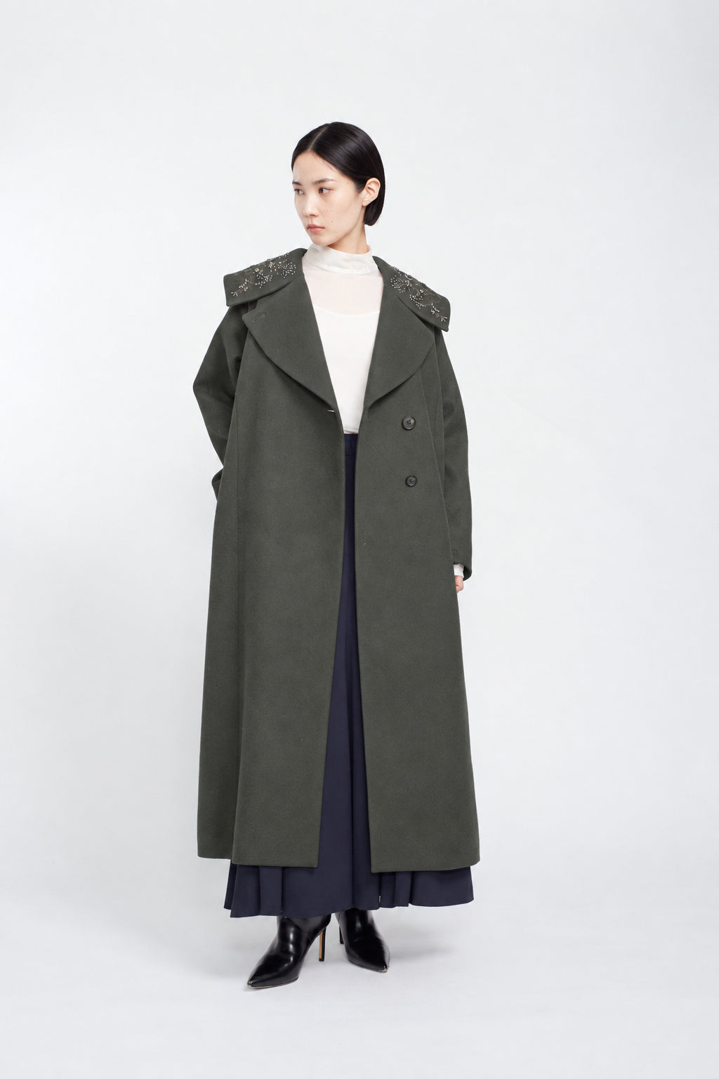 Glint beads embroidered long coat (Gray)