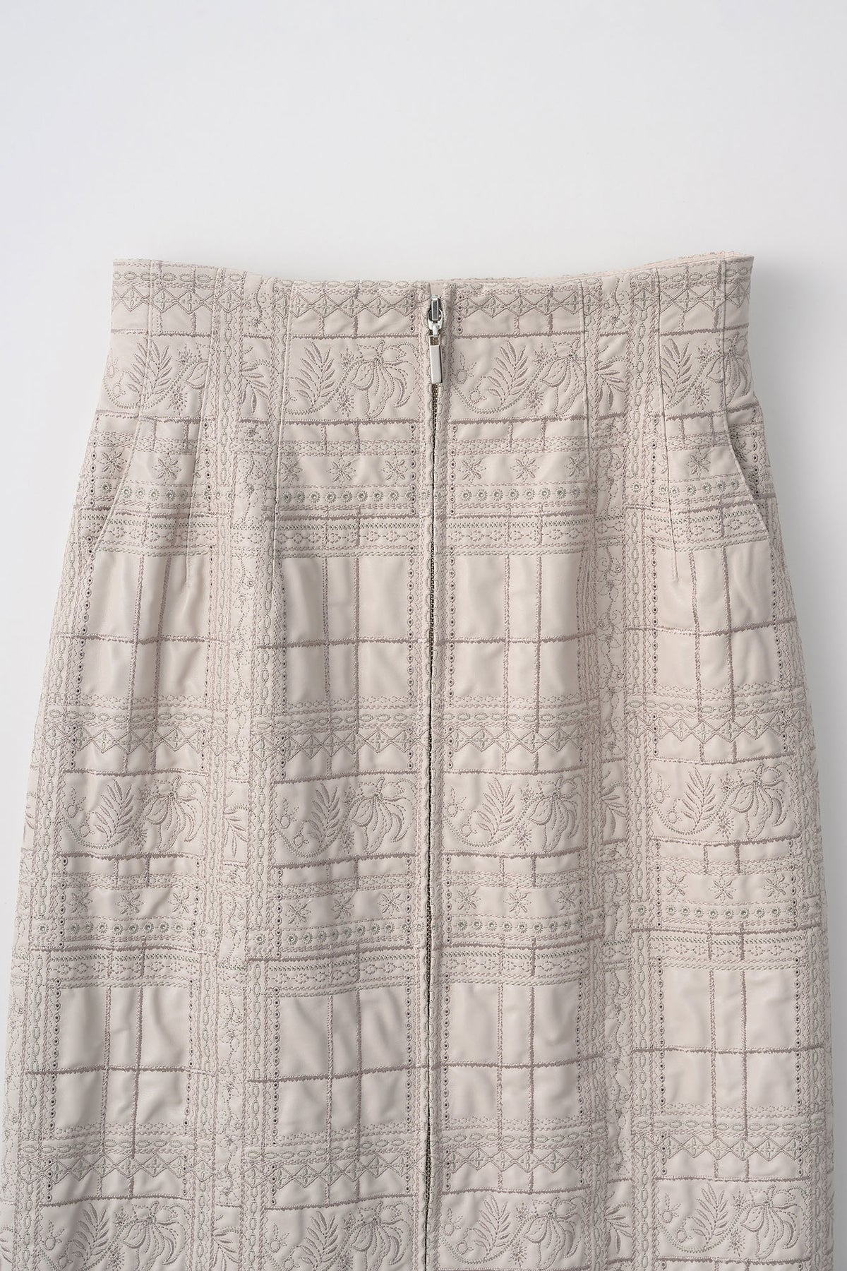 Gift check embroidered skirt (Ivory)