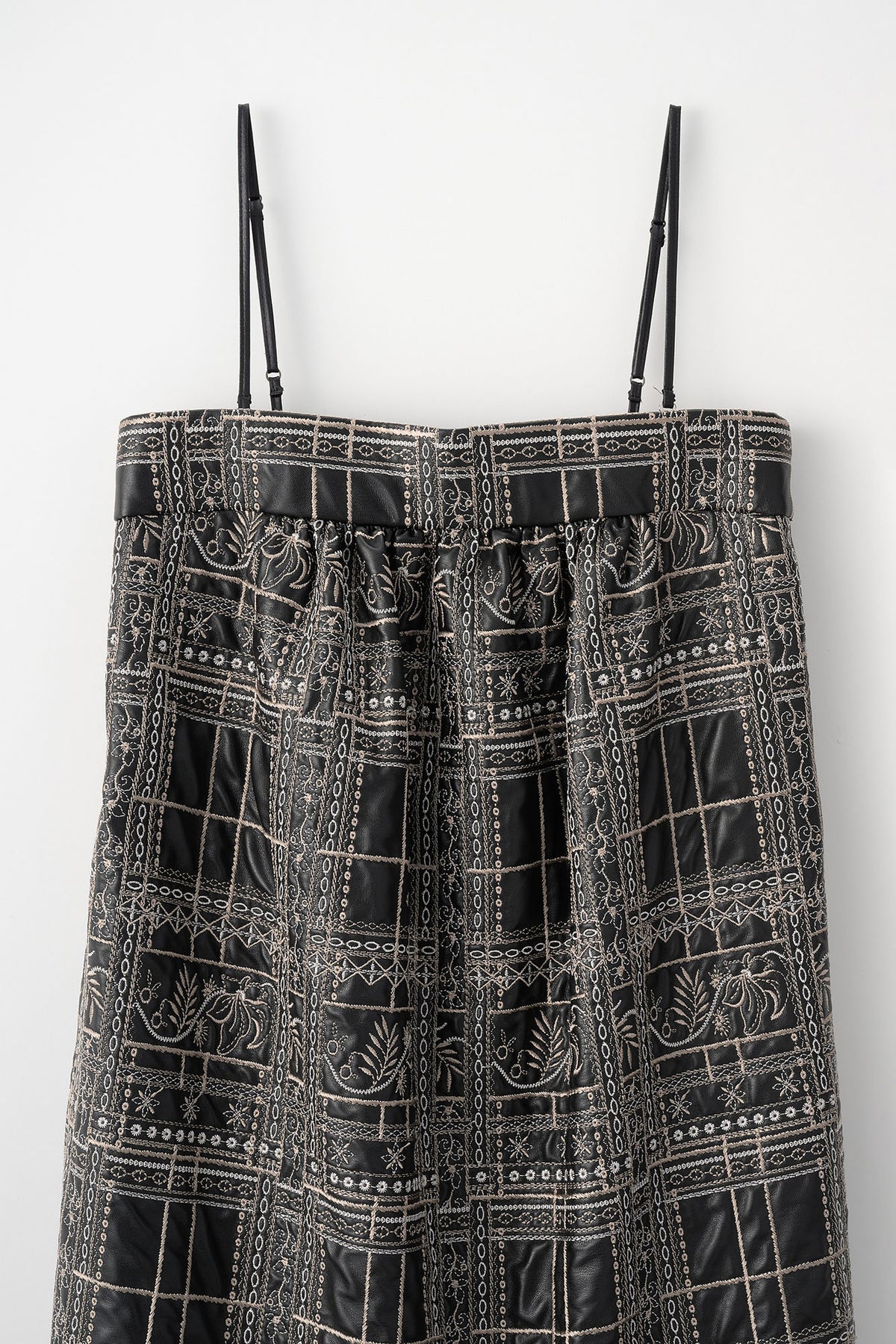 Gift check embroidered dress (Black)