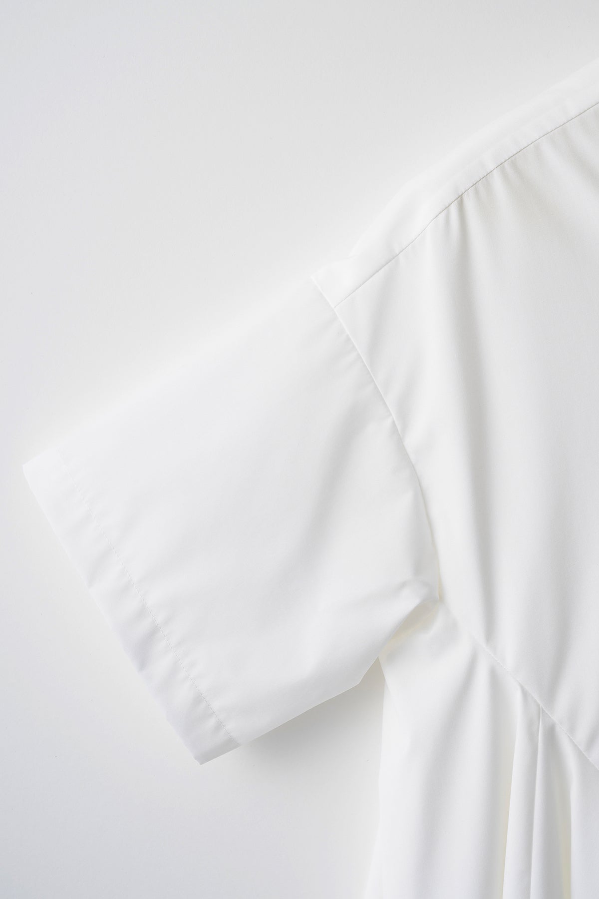 Tail shirt (White)