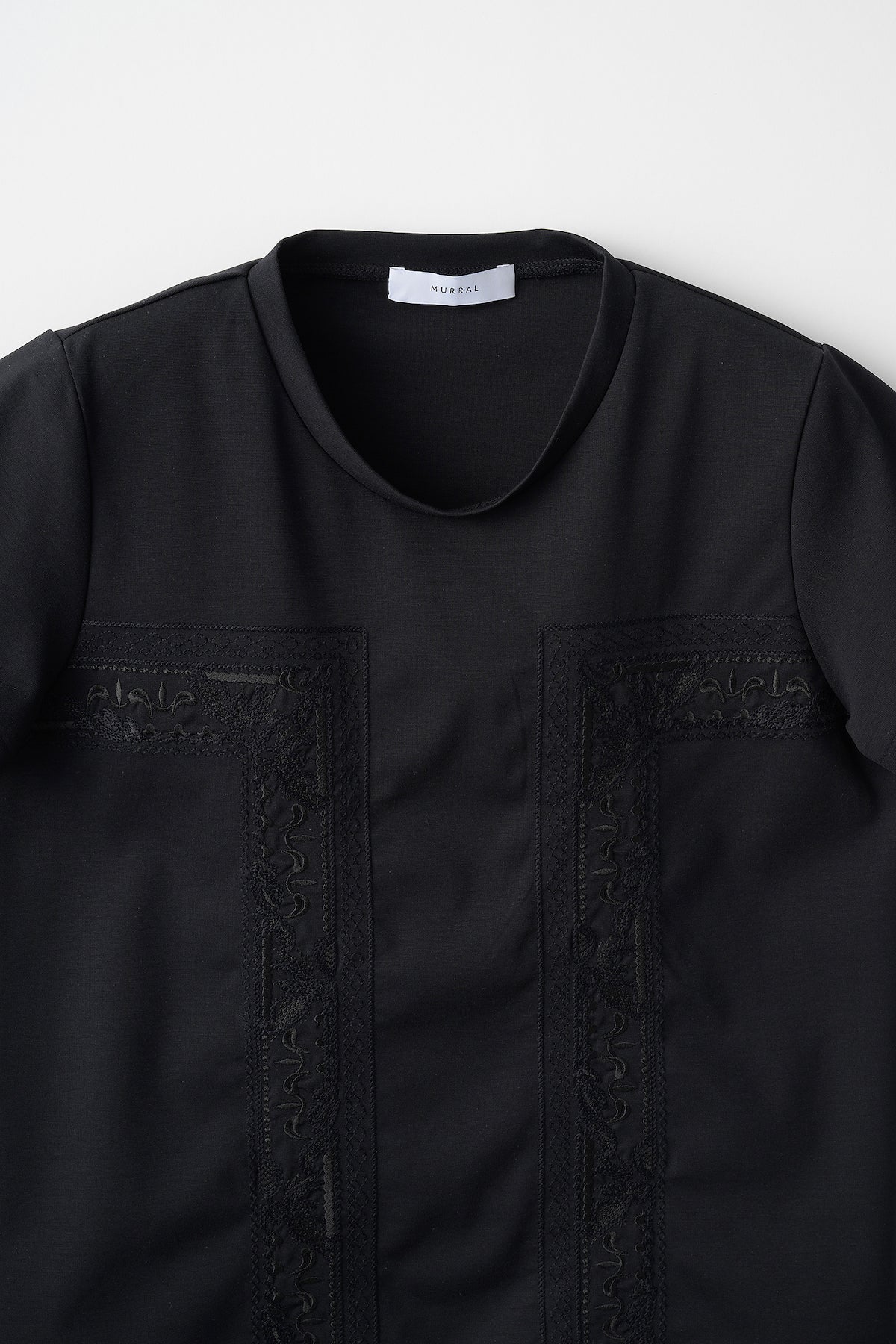 Framed embroidered jersey tops (Black)