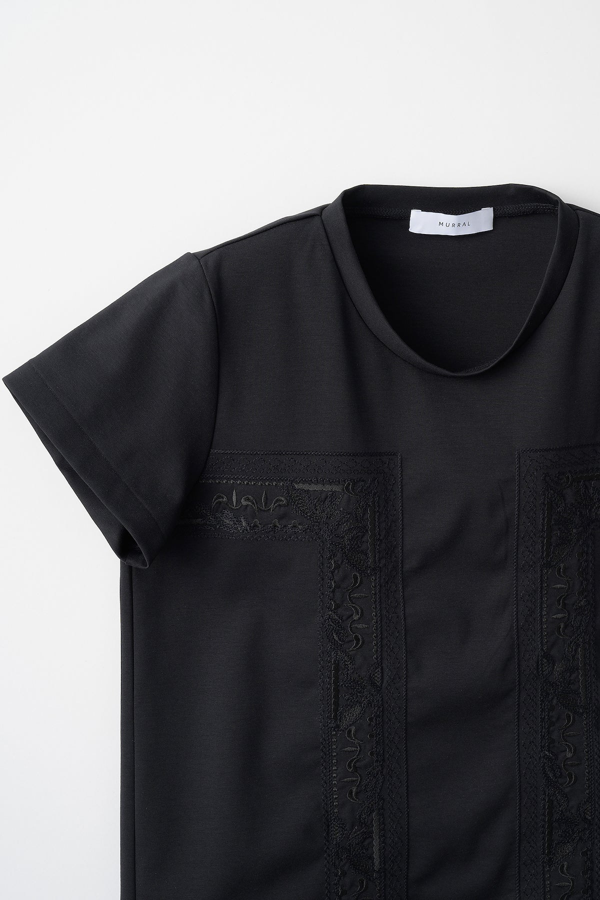 Framed embroidered jersey tops (Black)