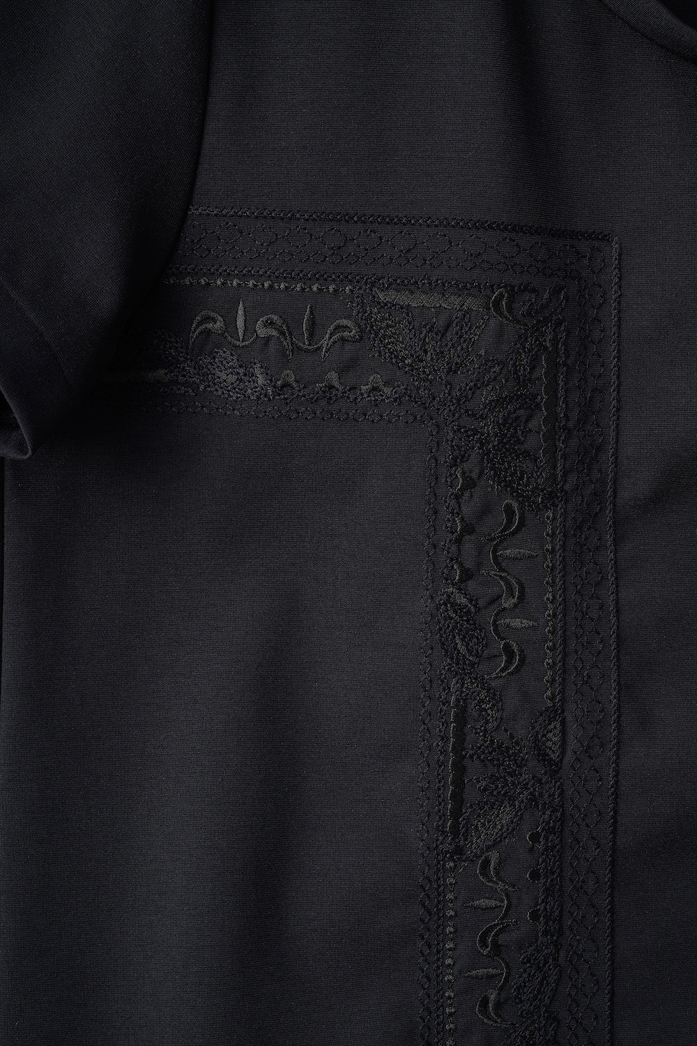 Framed embroidered jersey tops (Black)