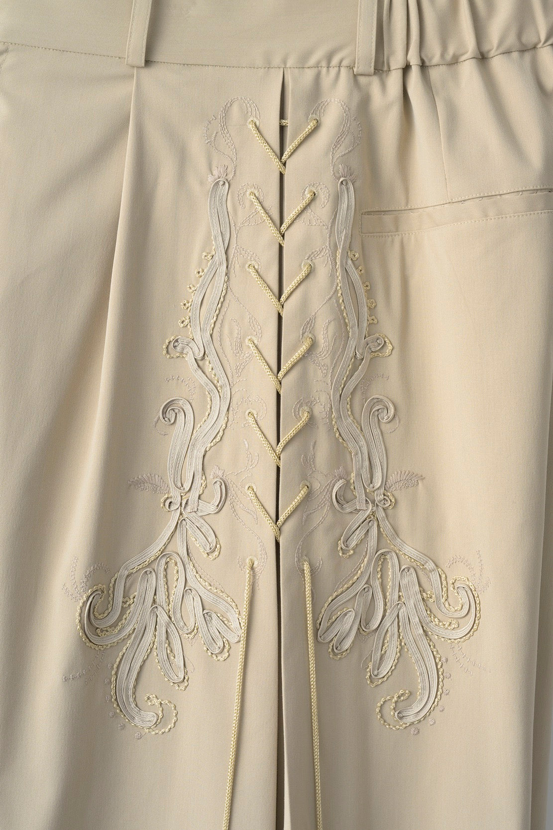 Glimmer embroidered slacks (Beige)