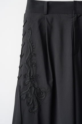 Glimmer embroidered slacks (Black)