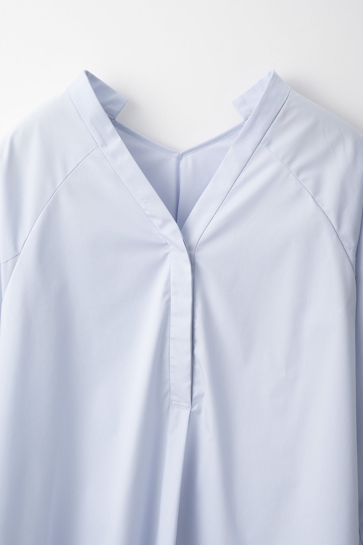 Swaying stripe embroidered blouse (Blue)