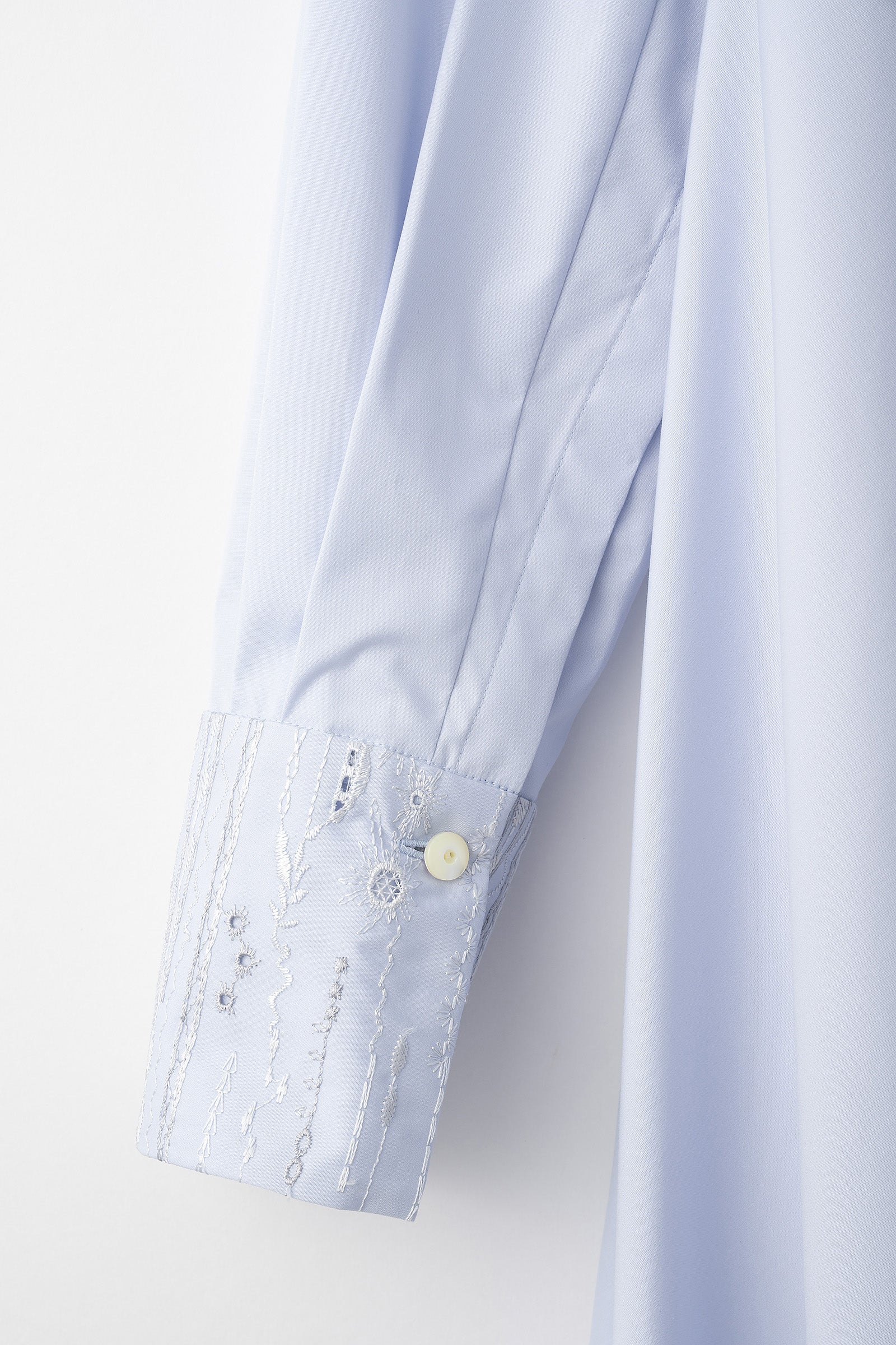 Swaying stripe embroidered blouse (Blue)