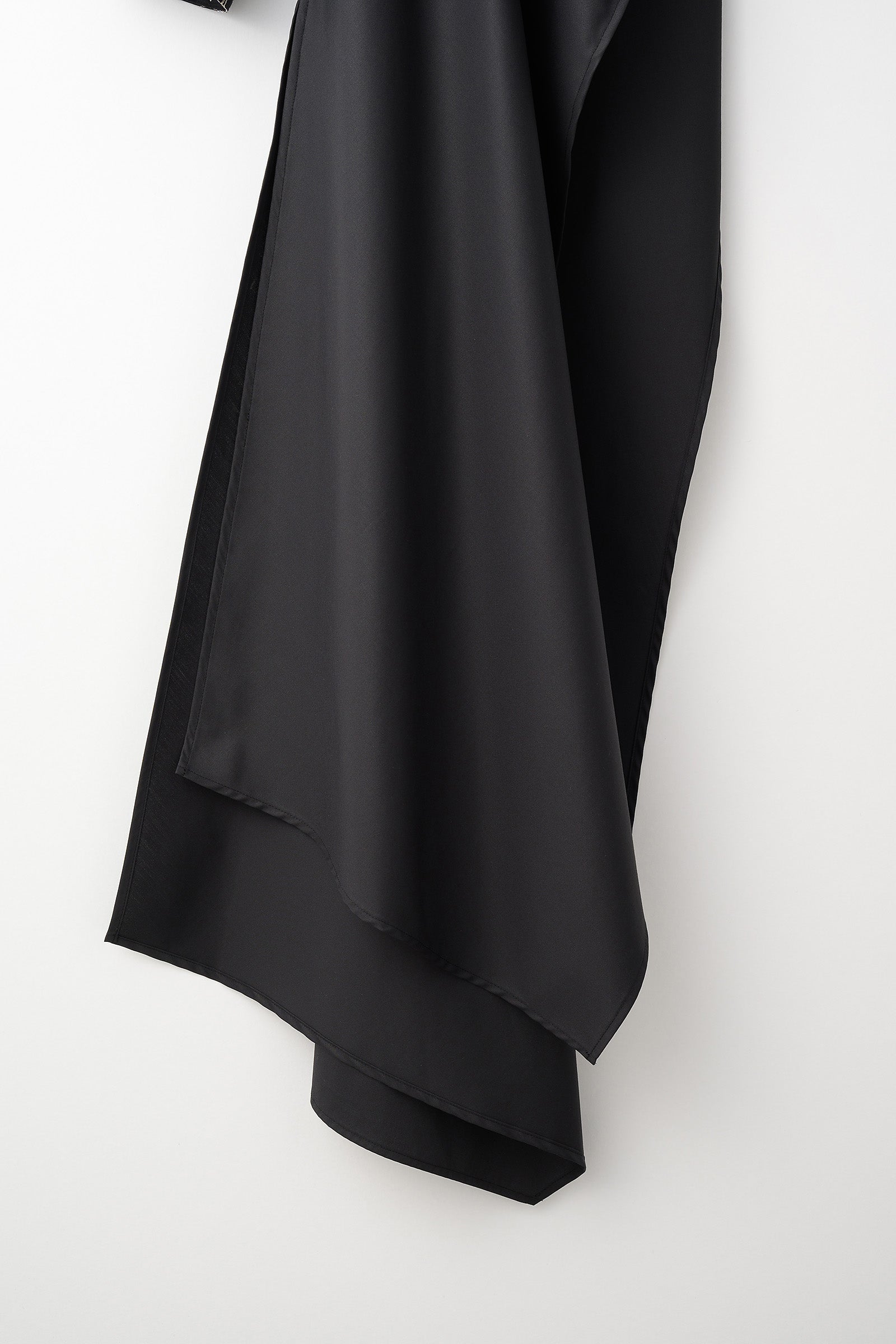 Swaying stripe embroidered blouse (Black)