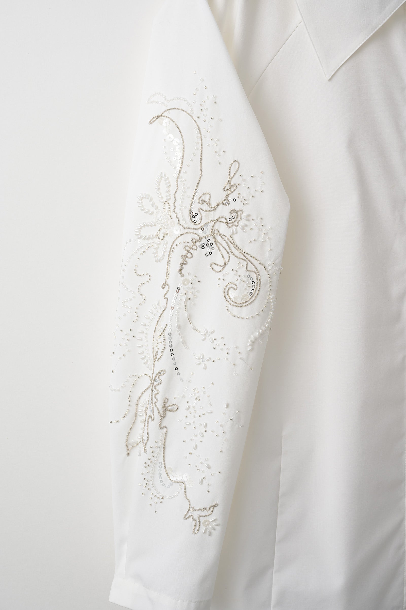 Droplet flower embroidered shirt (White)