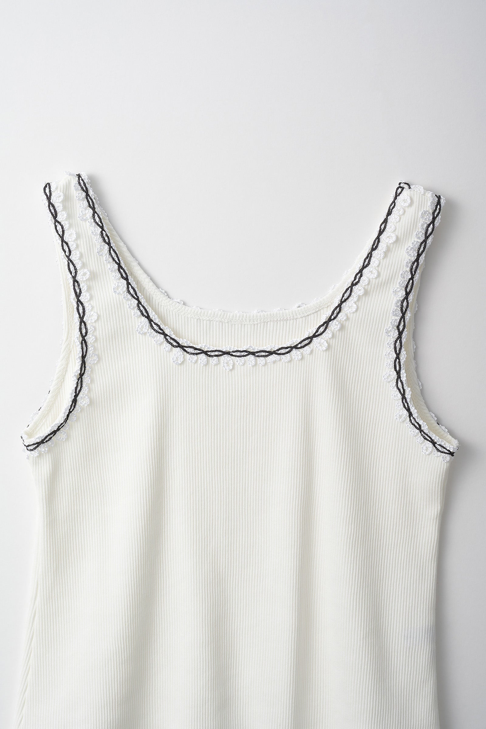 Scallop embroidered tank (White)