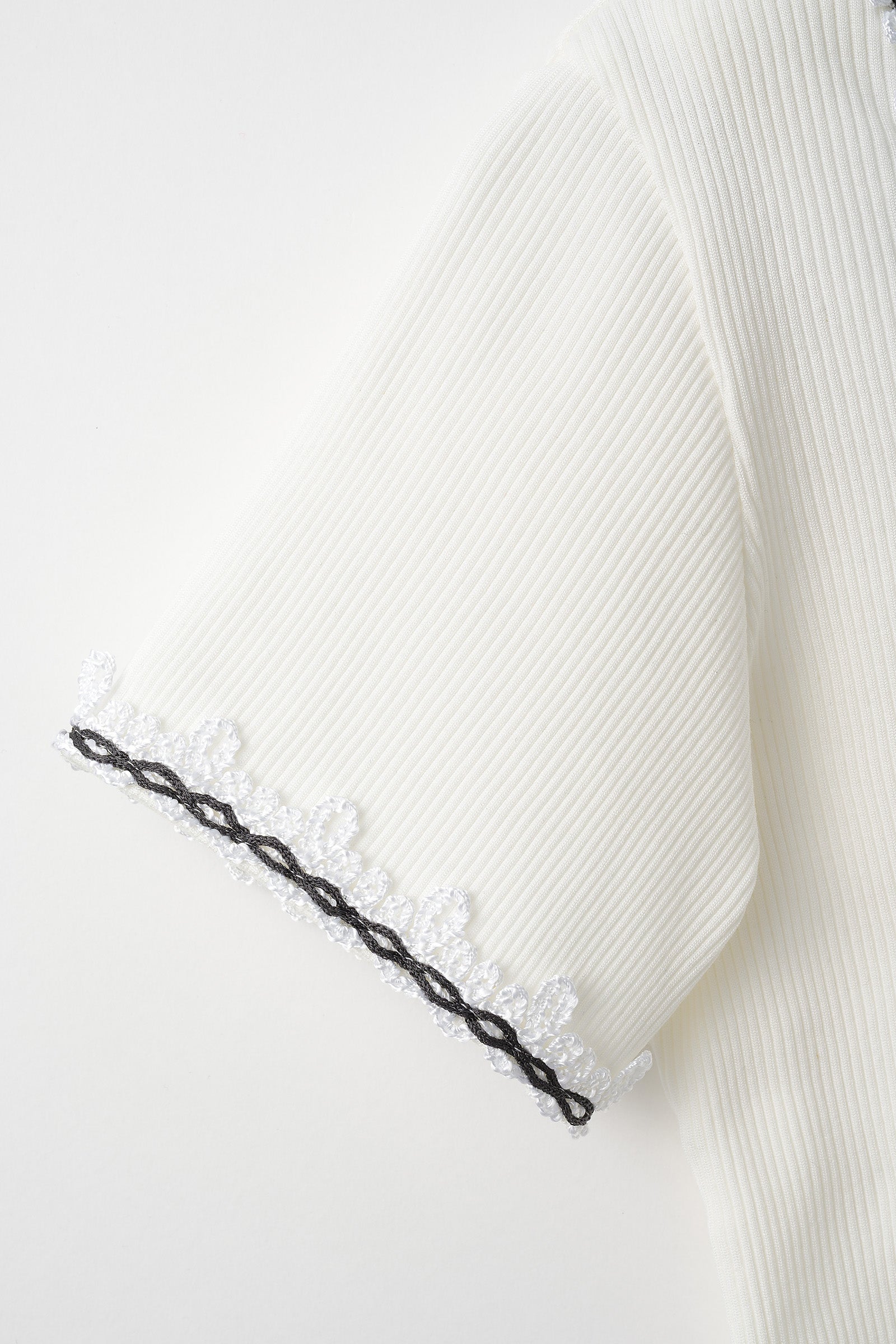 Scallop embroidered tops (White)