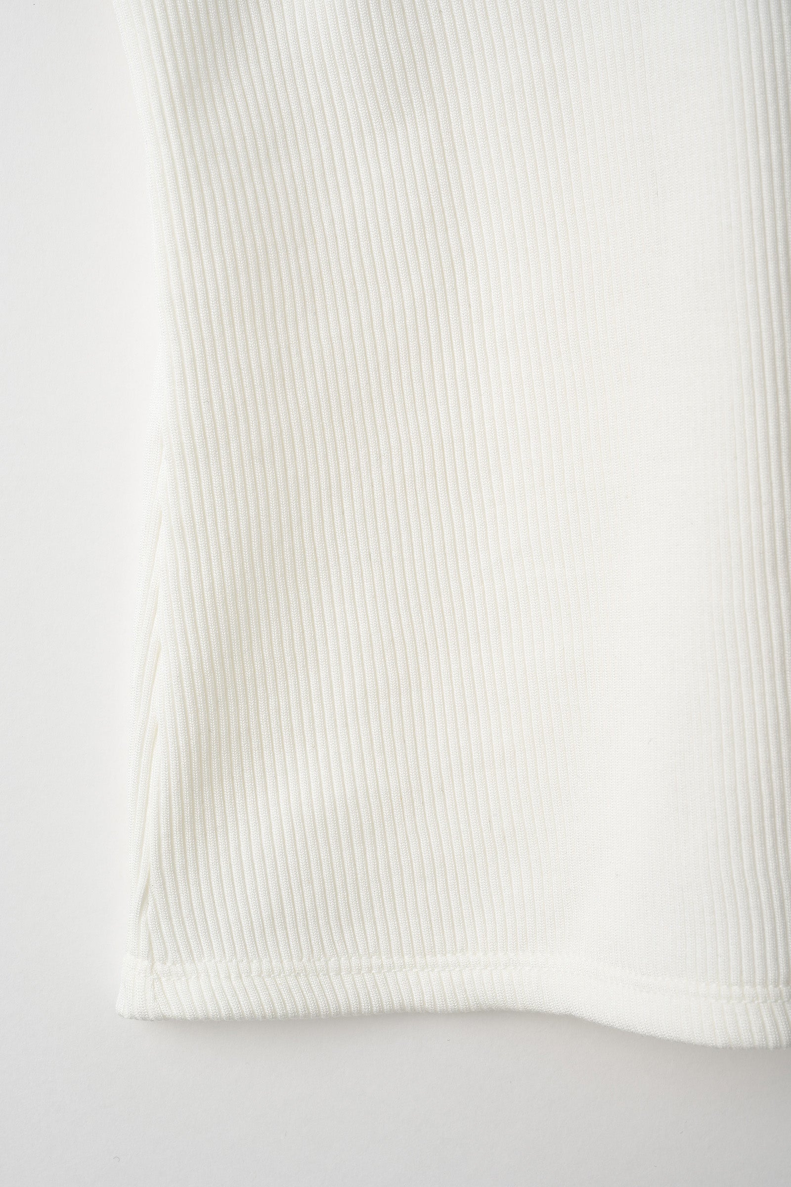 Scallop embroidered tops (White)