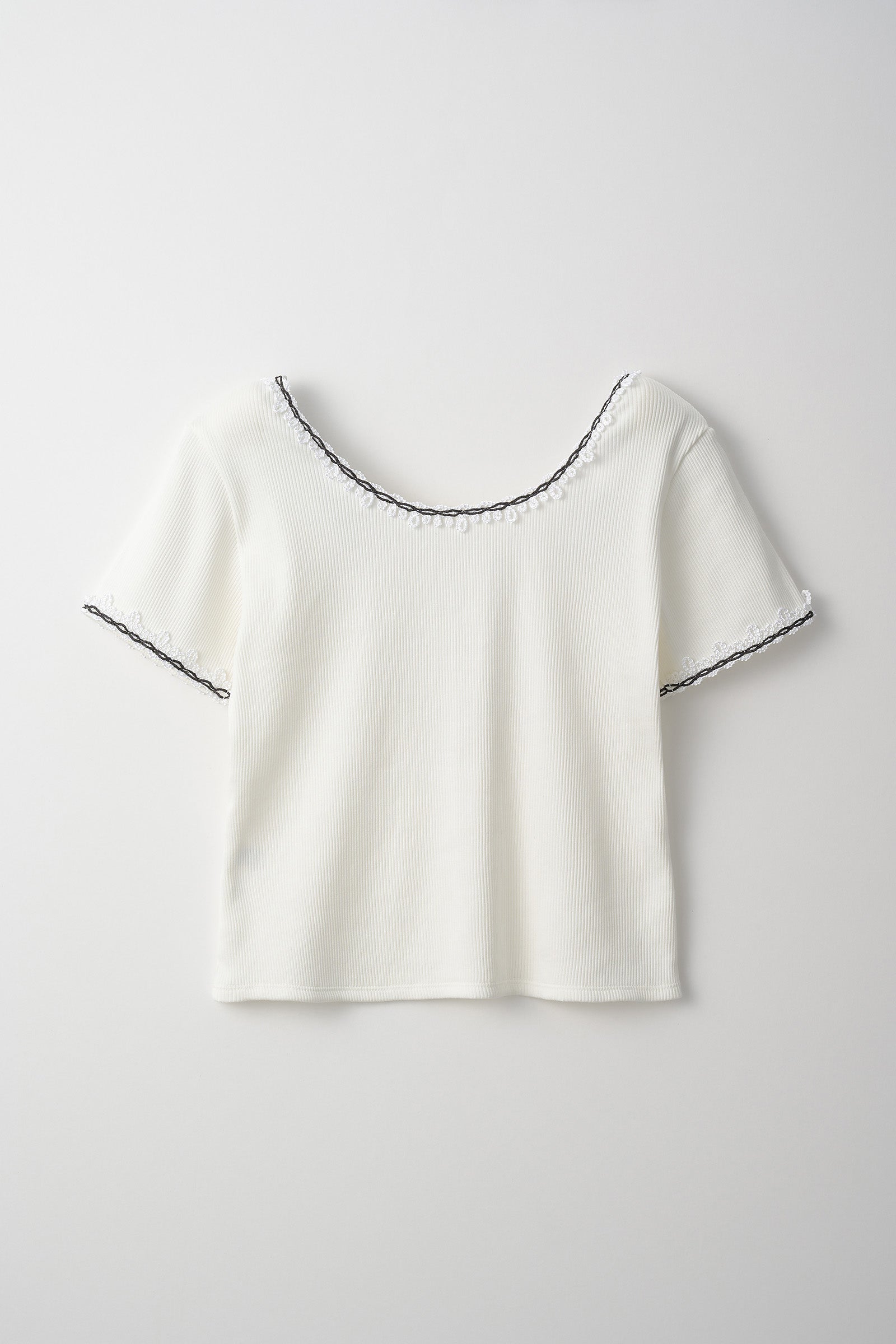 Scallop embroidered tops (White)