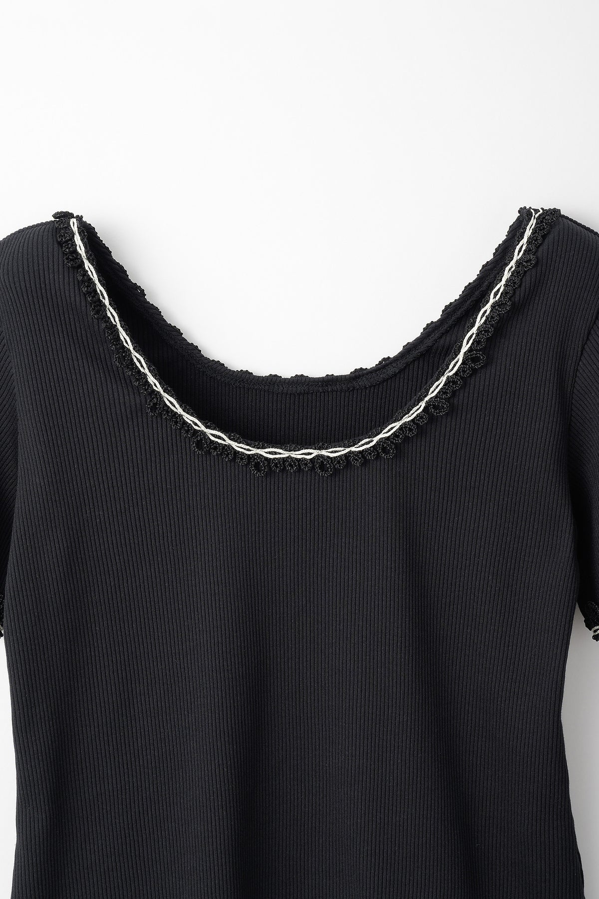 Scallop embroidered tops (Black)