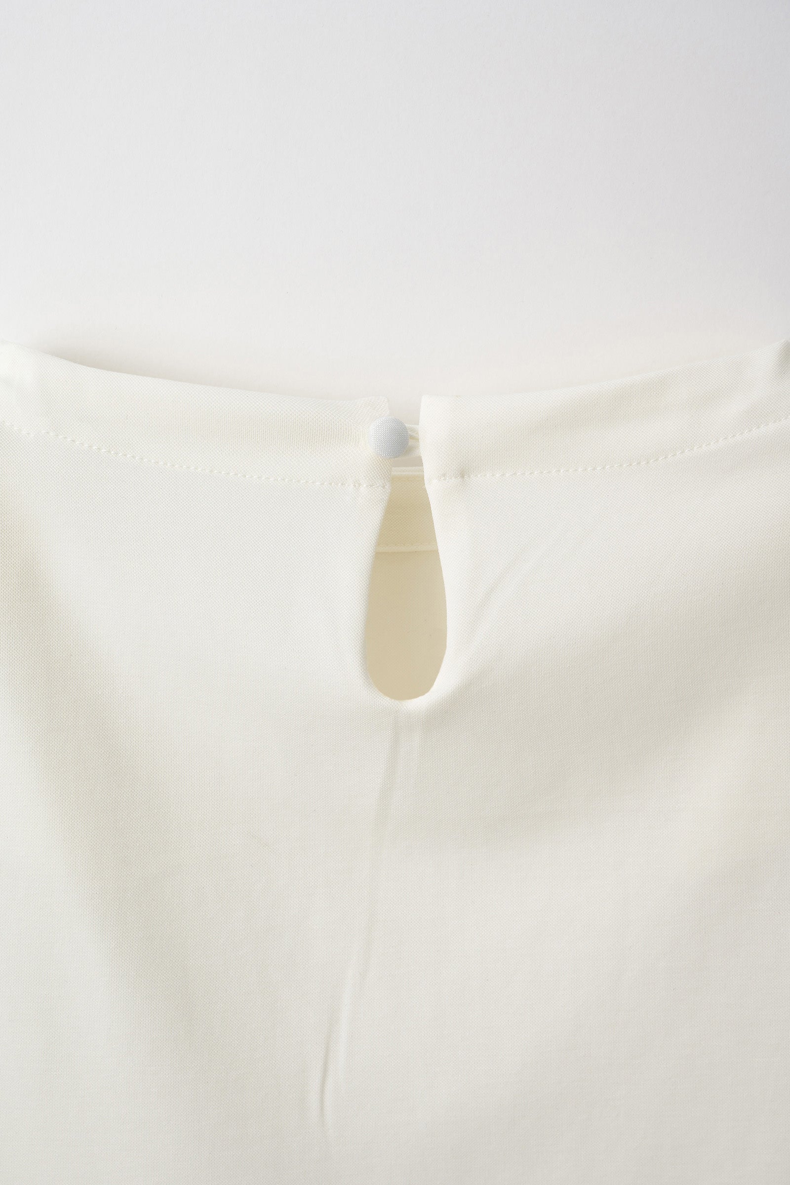 Brooch gather asymmetric tops (White)
