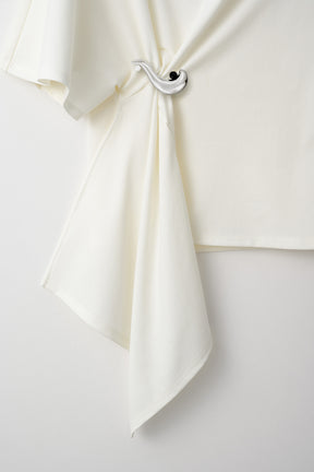 Brooch gather asymmetric tops (White)