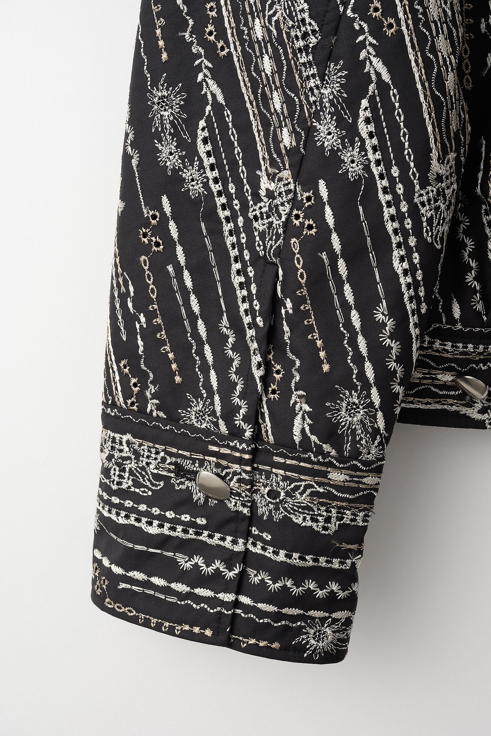 Swaying stripe embroidered blouson (Black)