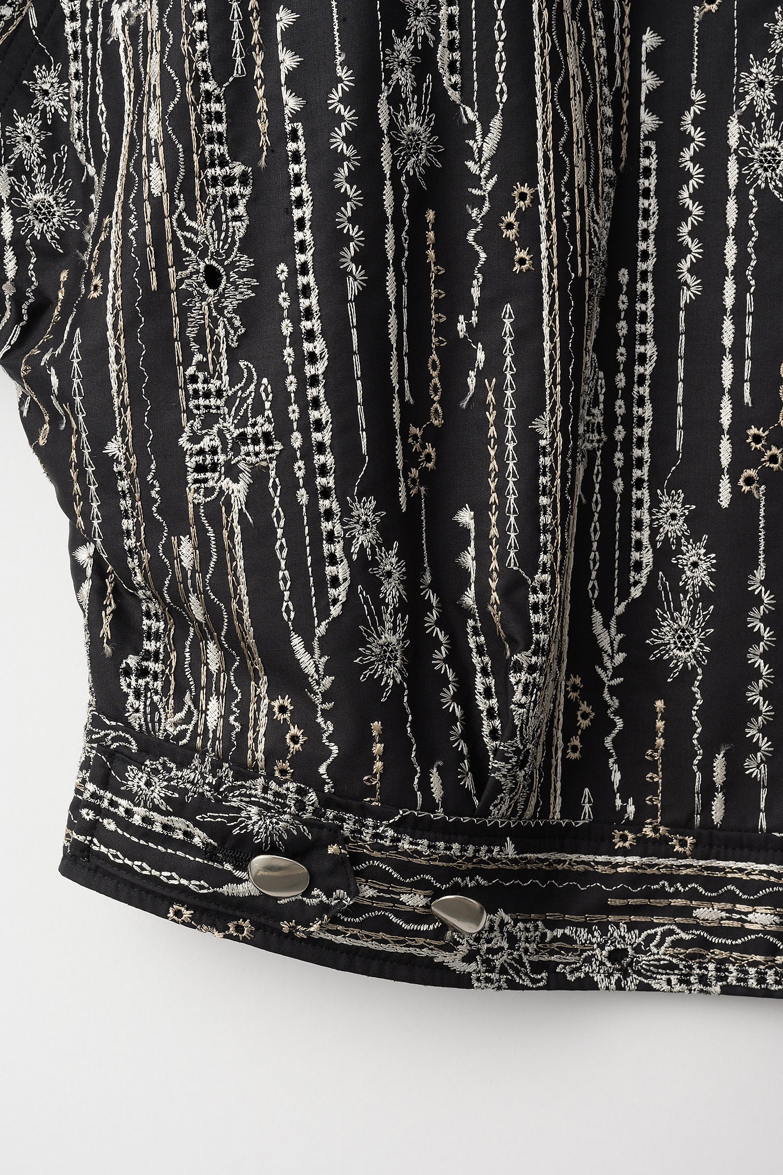 Swaying stripe embroidered blouson (Black)