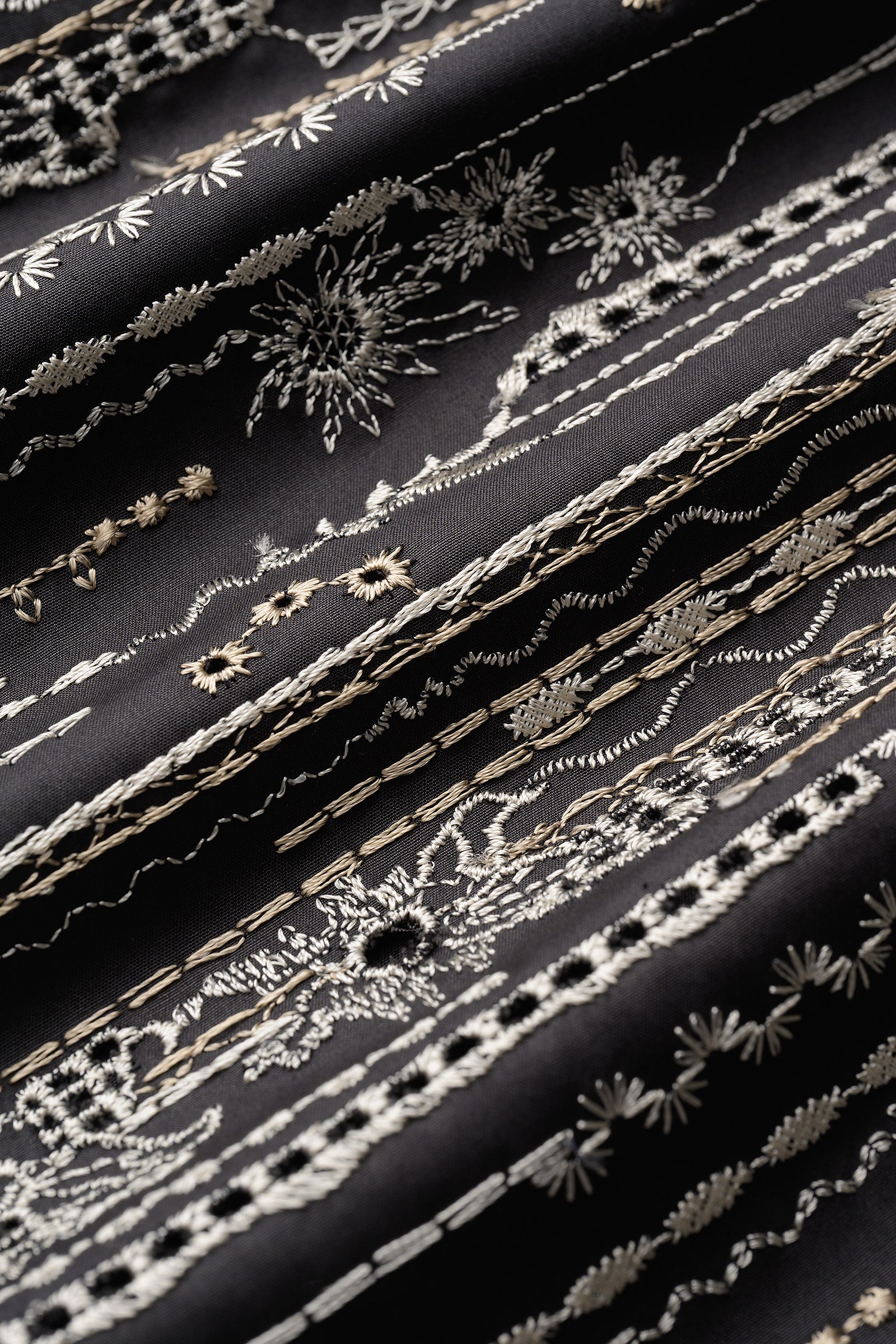 Swaying stripe embroidered blouson (Black)