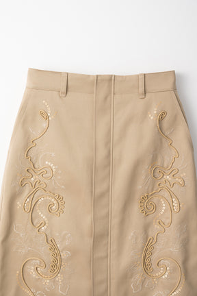Relief embroidered chino skirt (Beige)