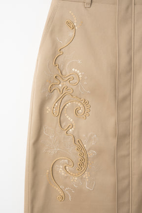 Relief embroidered chino skirt (Beige)