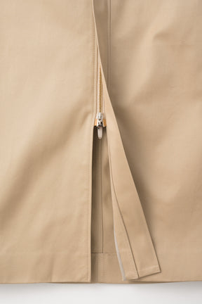 Relief embroidered chino skirt (Beige)