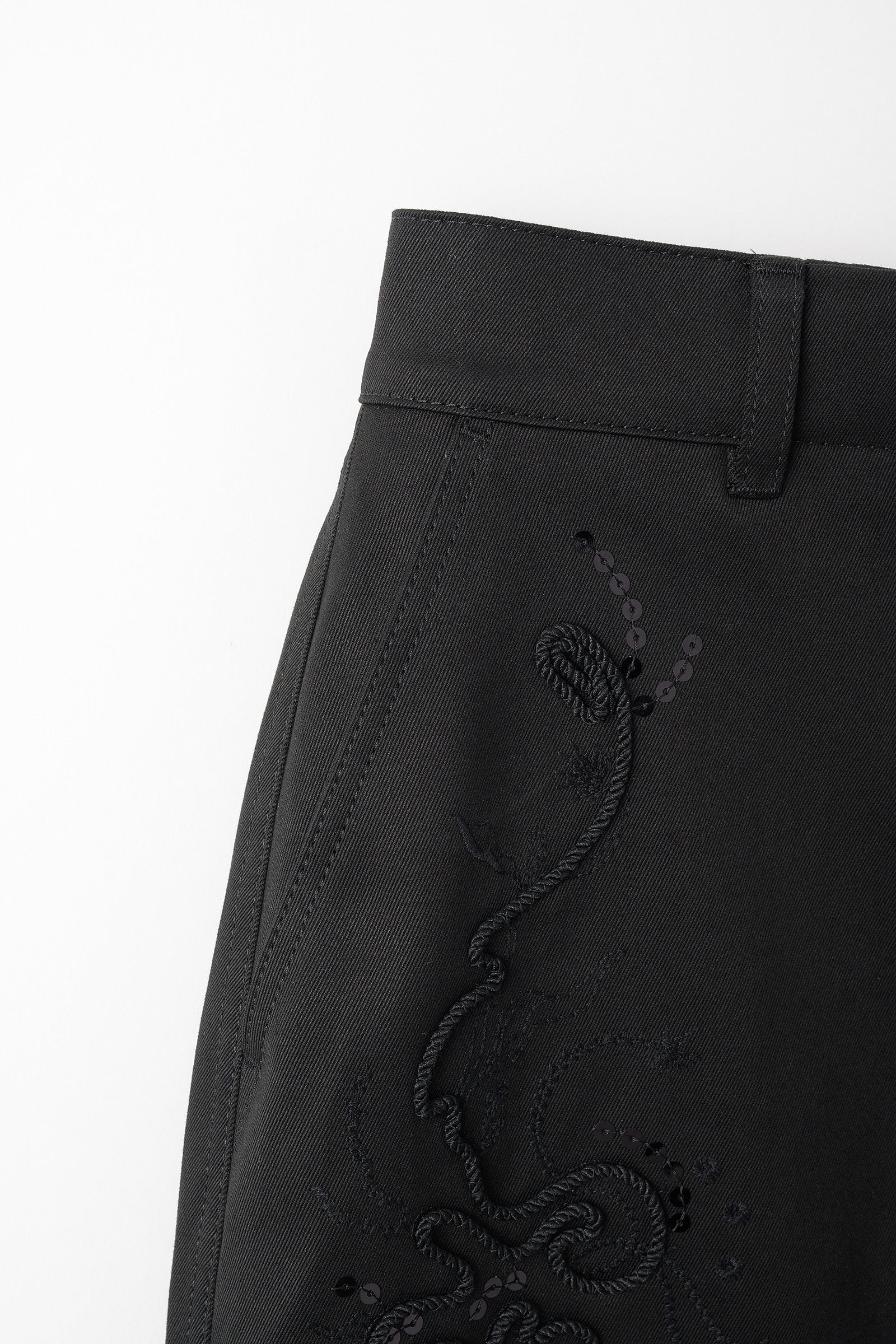 Relief embroidered chino skirt (Black)