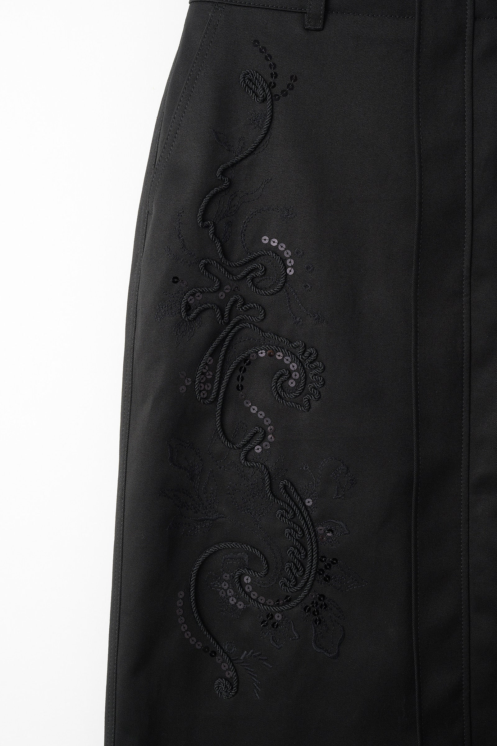 Relief embroidered chino skirt (Black)