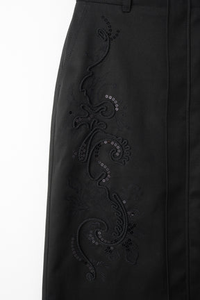 Relief embroidered chino skirt (Black)