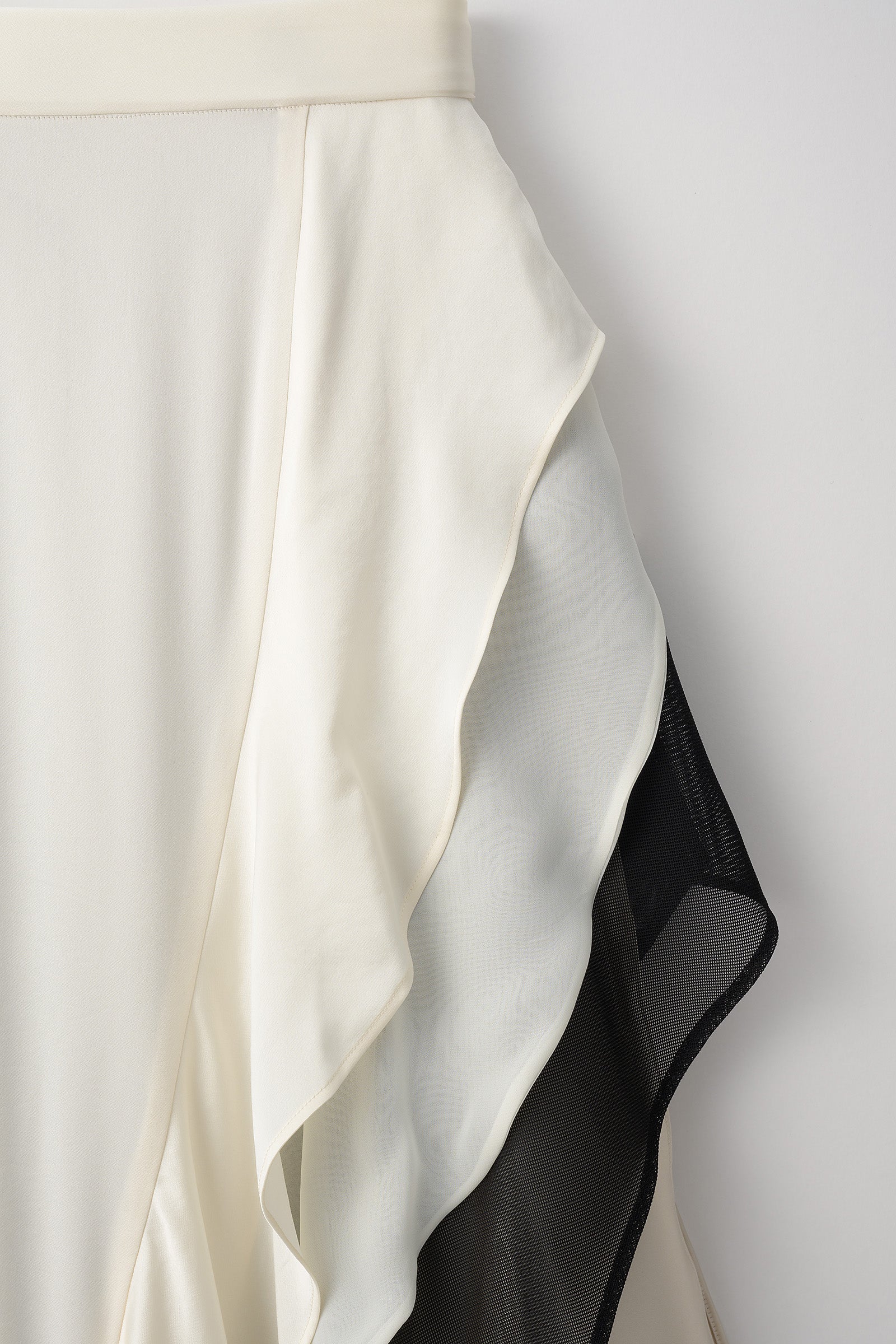 Cascade satin skirt (Ivory)