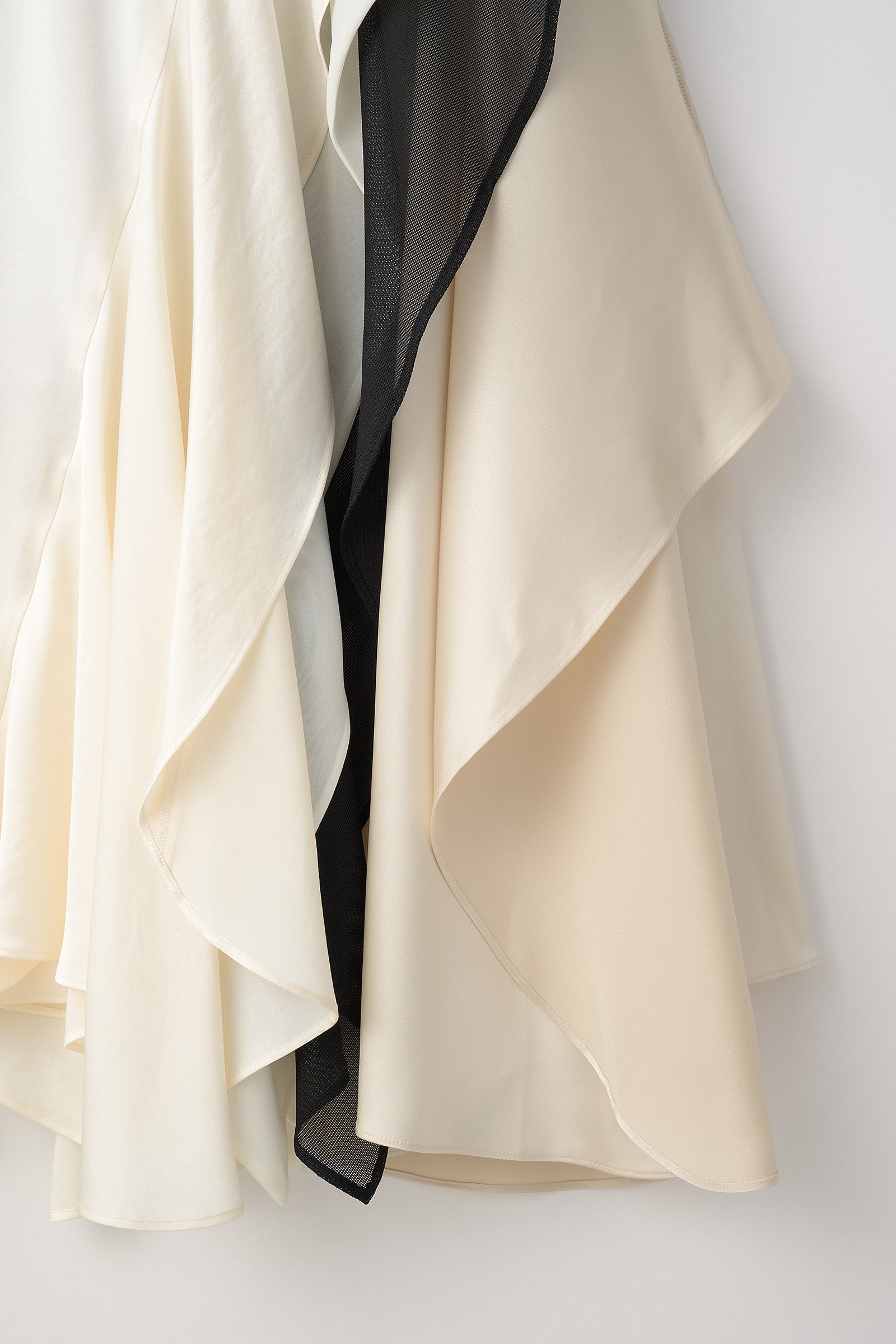Cascade satin skirt (Ivory)