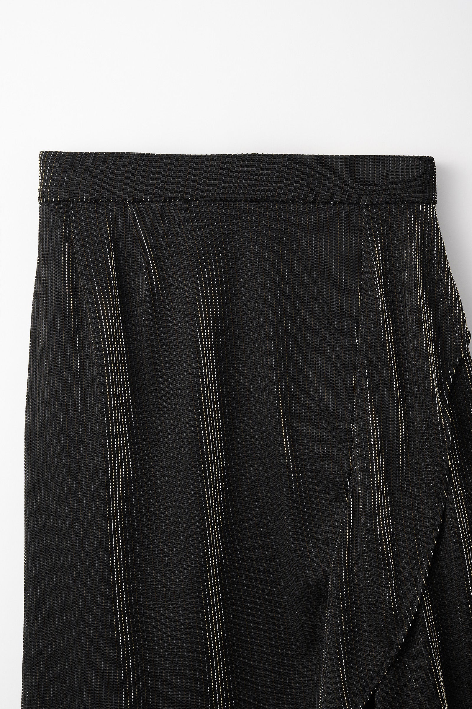 Fluid glimmer asymmetric skirt (Black)
