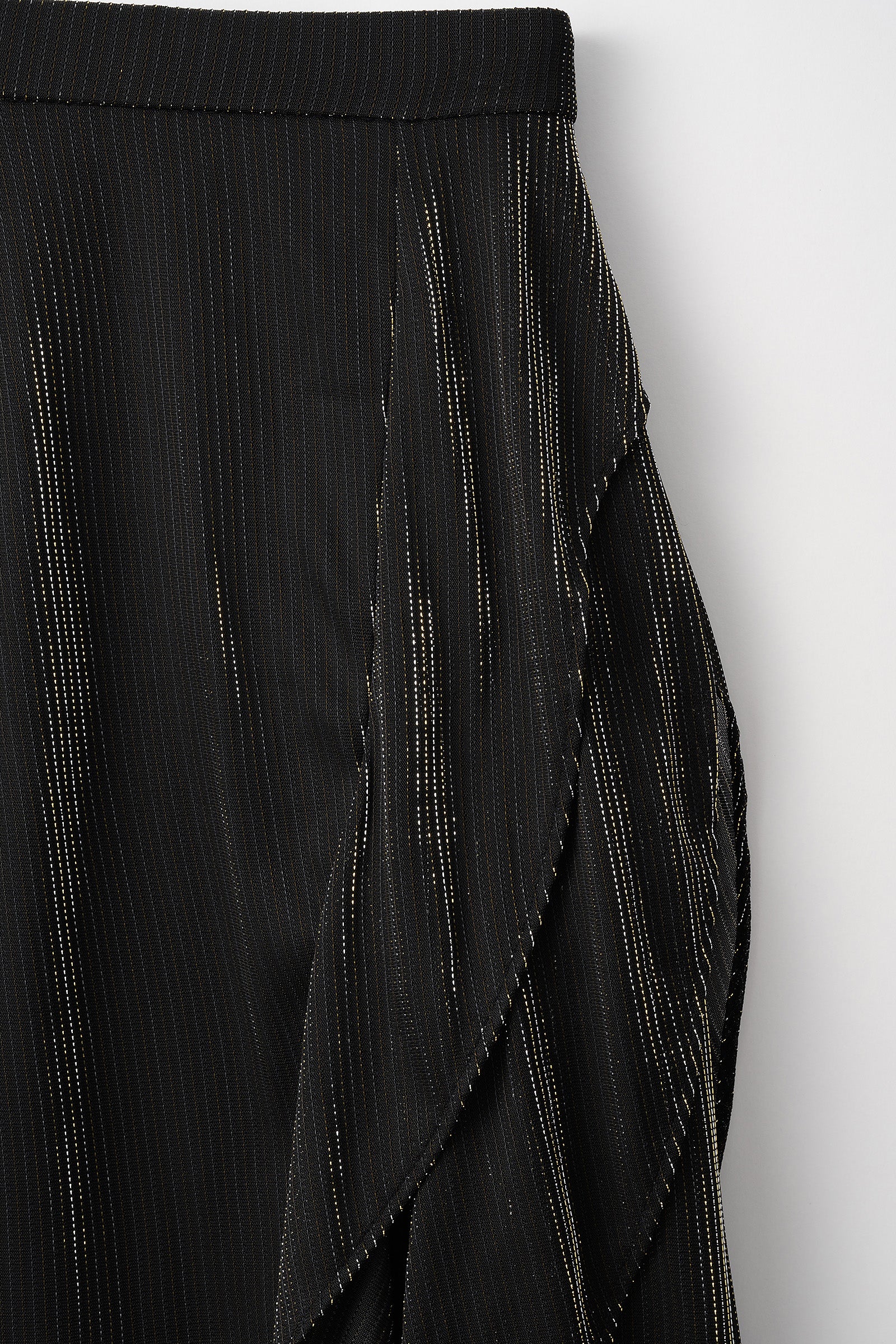 Fluid glimmer asymmetric skirt (Black)