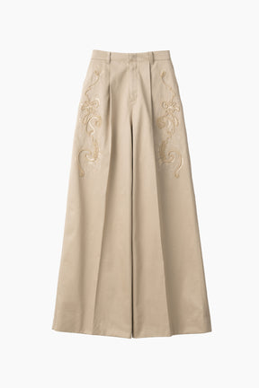 Relief embroidered chino trousers (Beige)