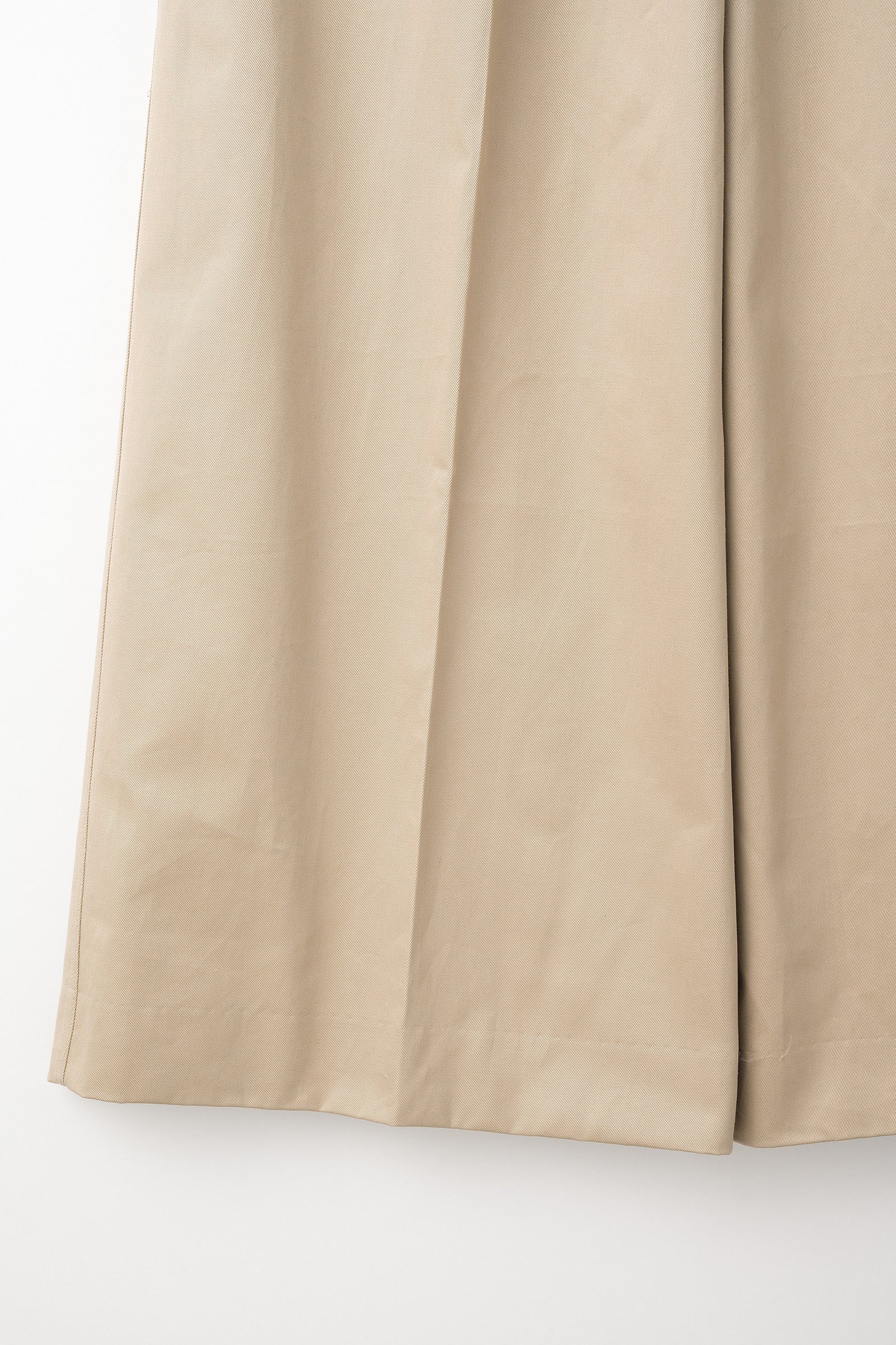Relief embroidered chino trousers (Beige)