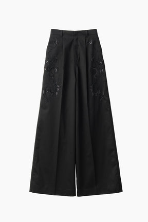 Relief embroidered chino trousers (Black)