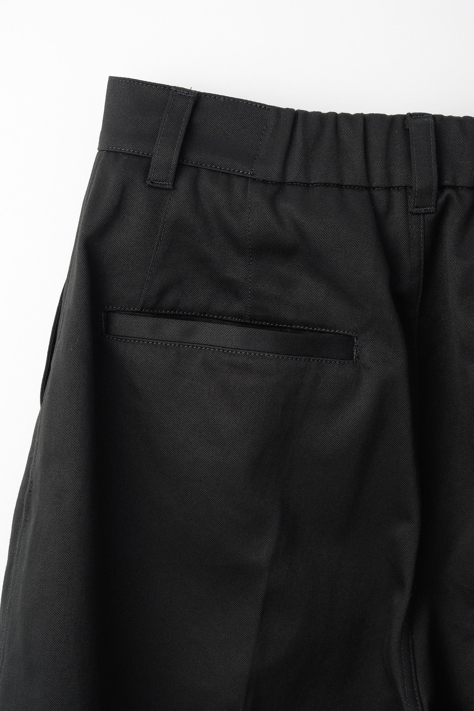 Relief embroidered chino trousers (Black)