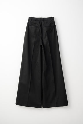 Relief embroidered chino trousers (Black)