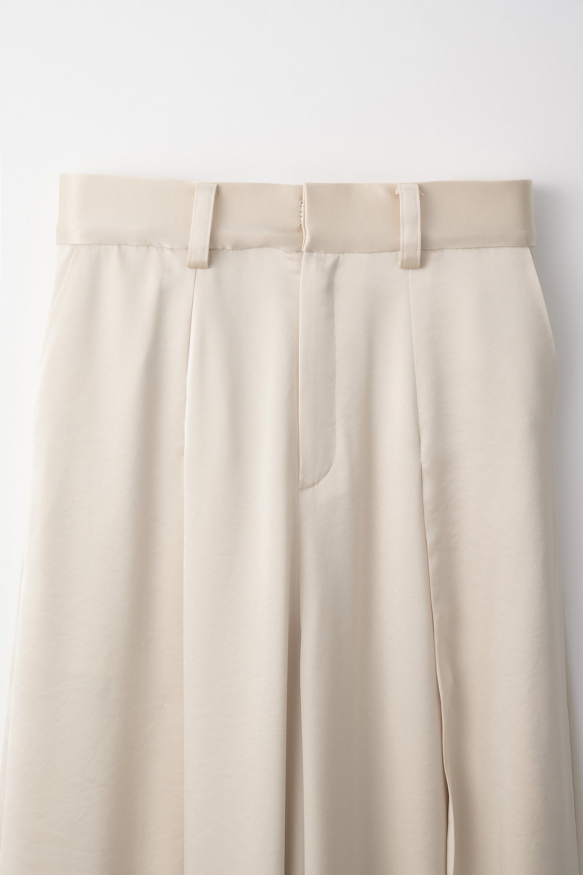 Zip slit satin slacks (Ecru)