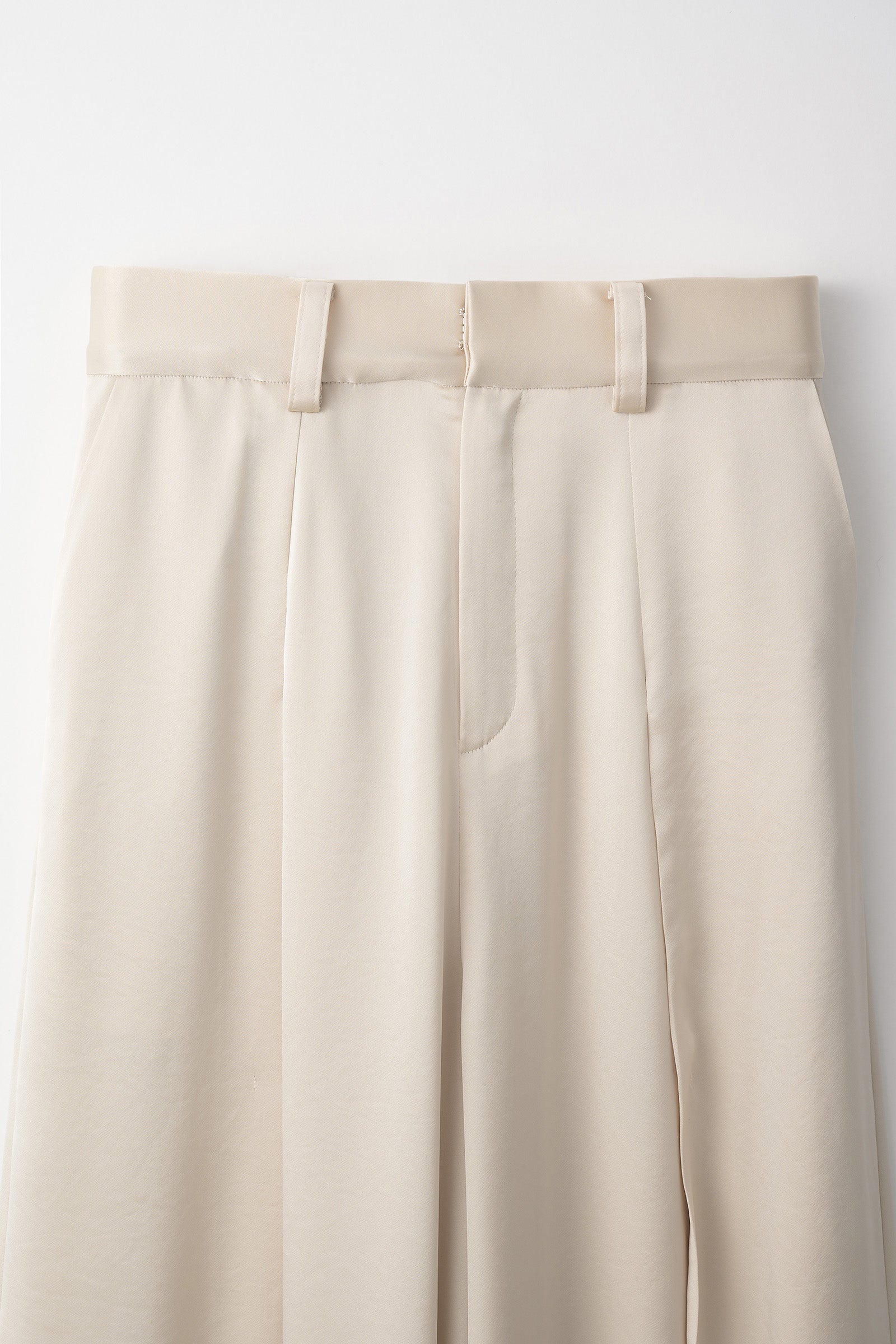 Zip slit satin slacks (Ecru)