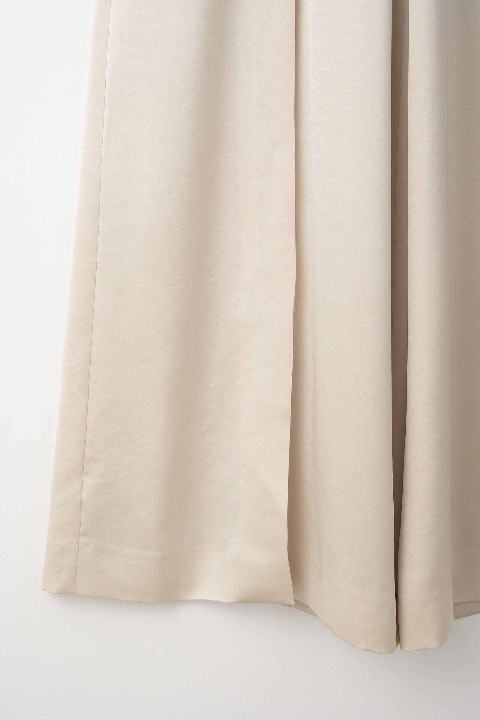 Zip slit satin slacks (Ecru)