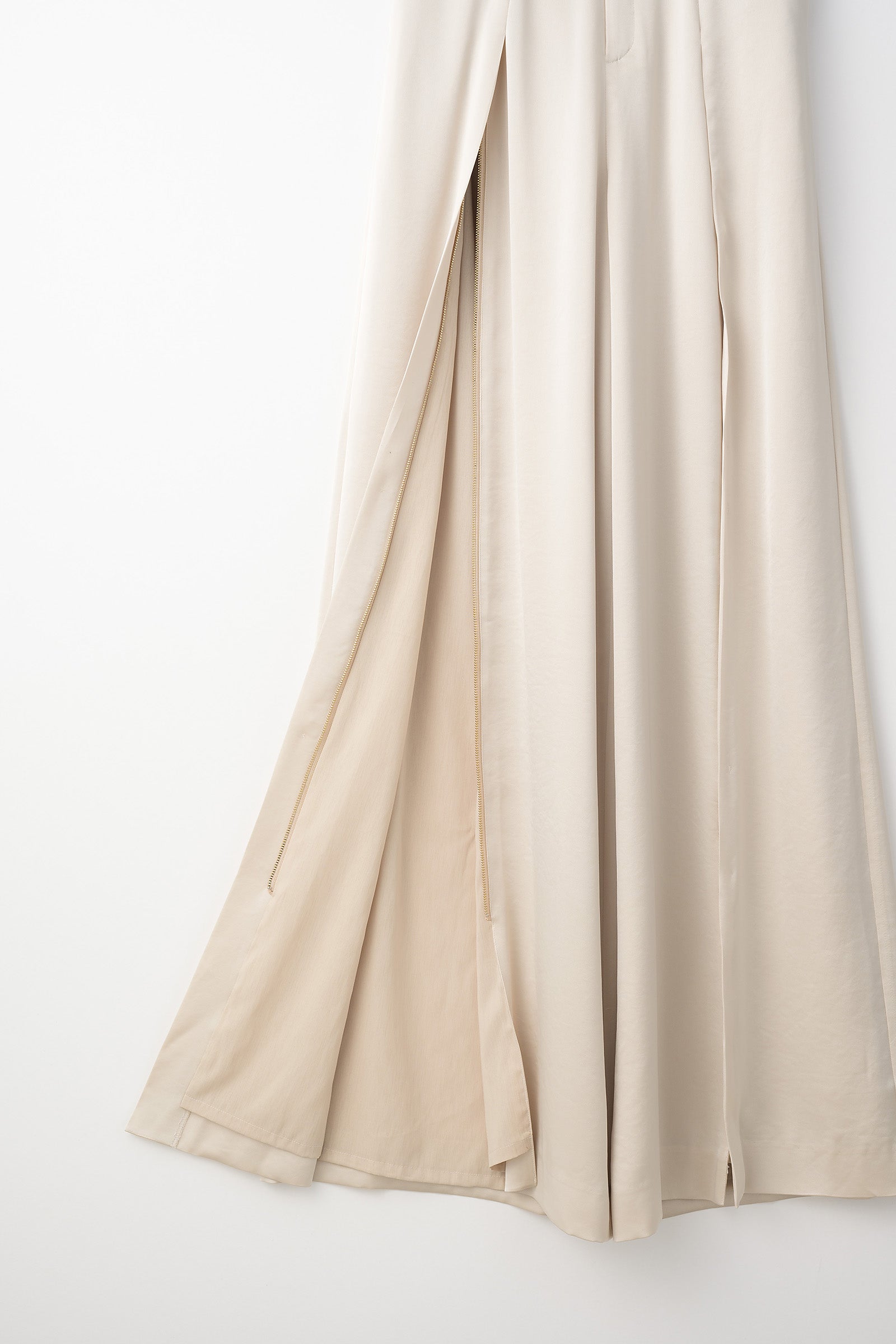 Zip slit satin slacks (Ecru)