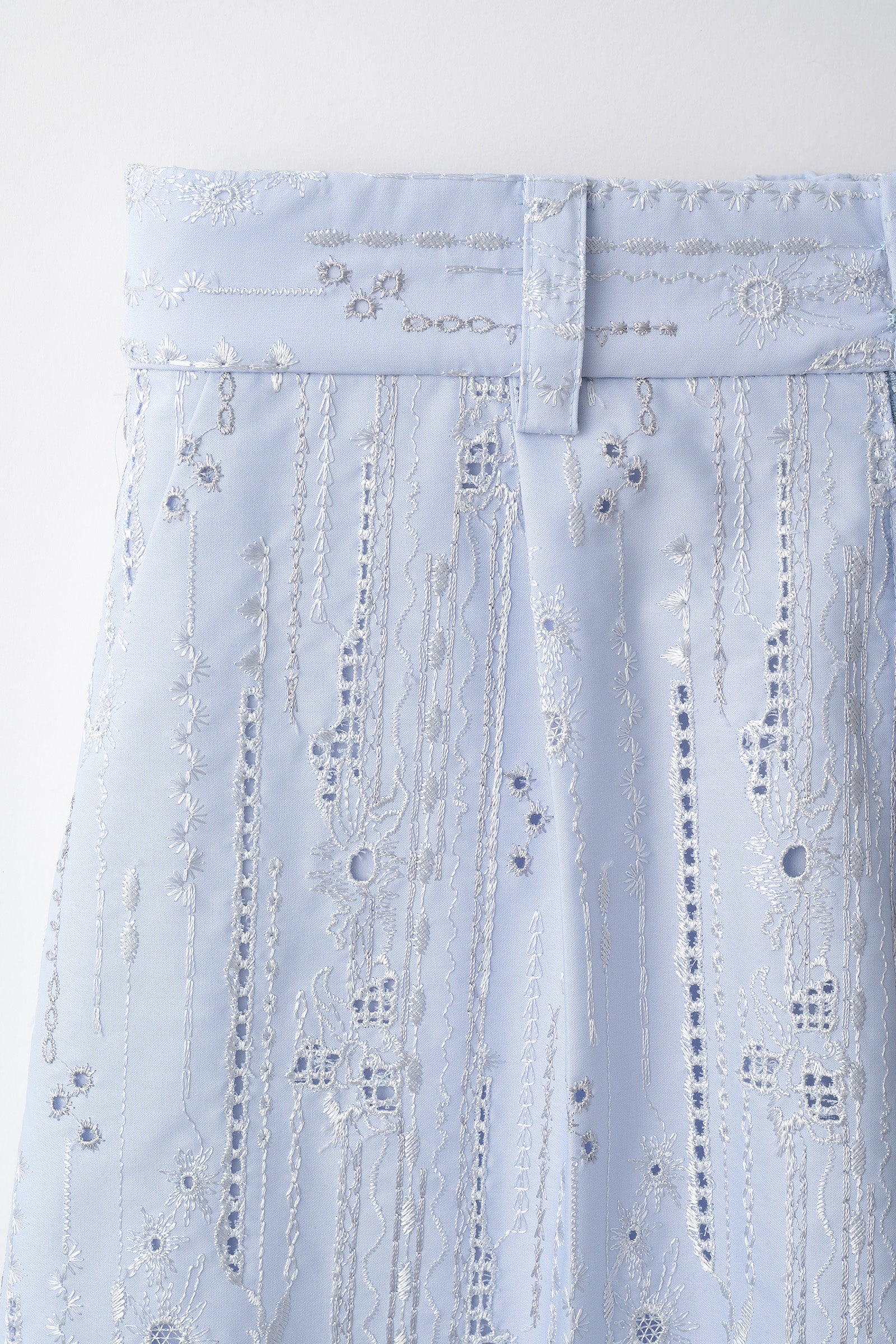 Swaying stripe embroidered shorts (Blue)