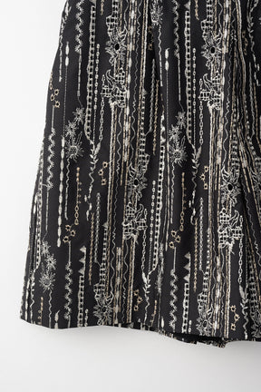 Swaying stripe embroidered shorts (Black)