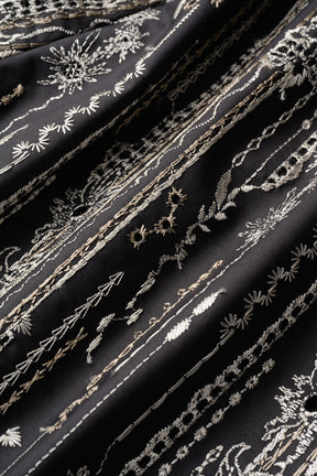 Swaying stripe embroidered shorts (Black)