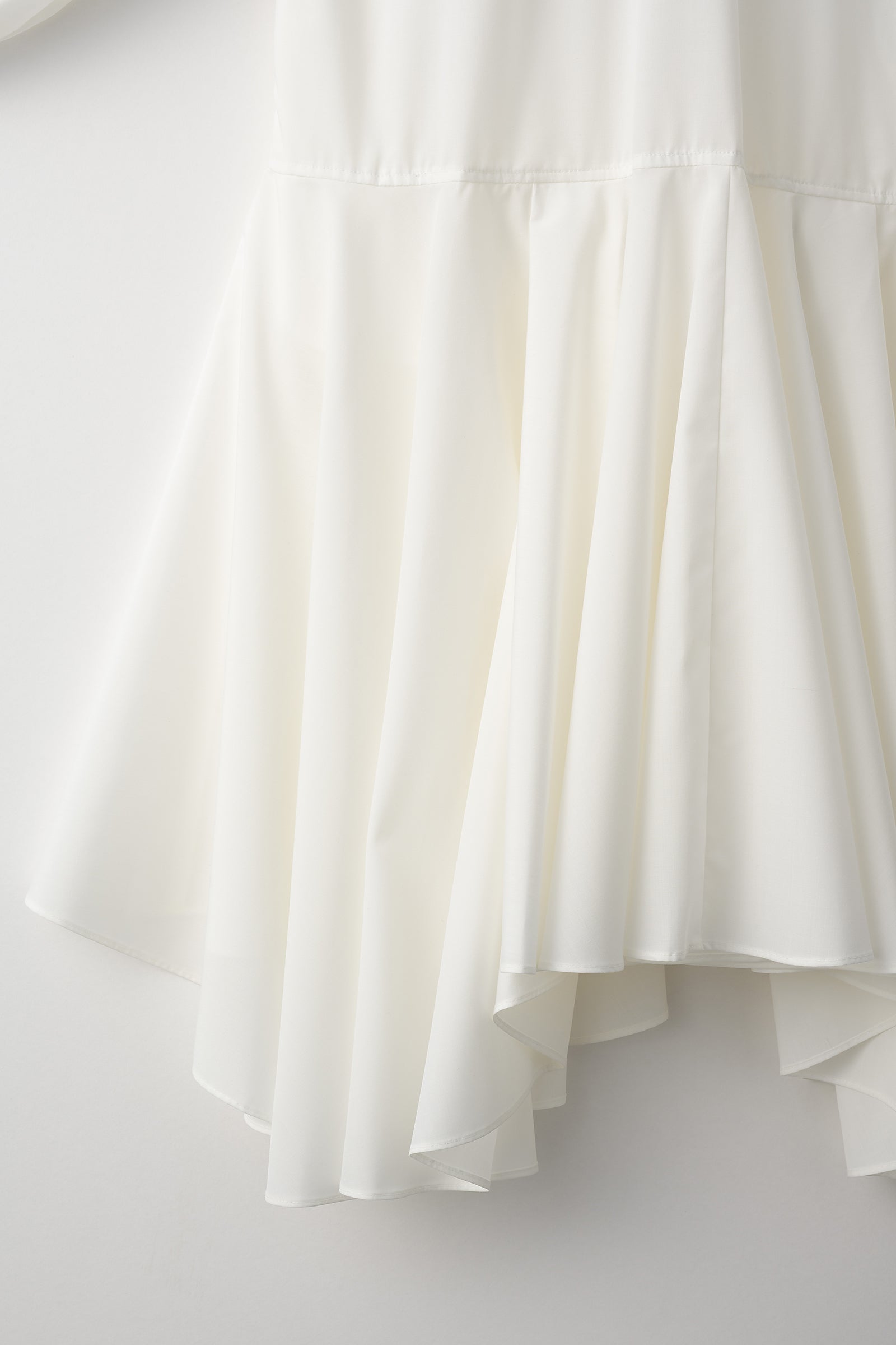 Spray flare shirt dress (White)